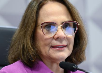 'Desentendimento em família é normal', diz Damares sobre Michelle e Flávio
