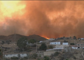 Incêndio na Espanha é estabilizado após deixar 13 mortos e expulsar 1.500 pessoas de casa