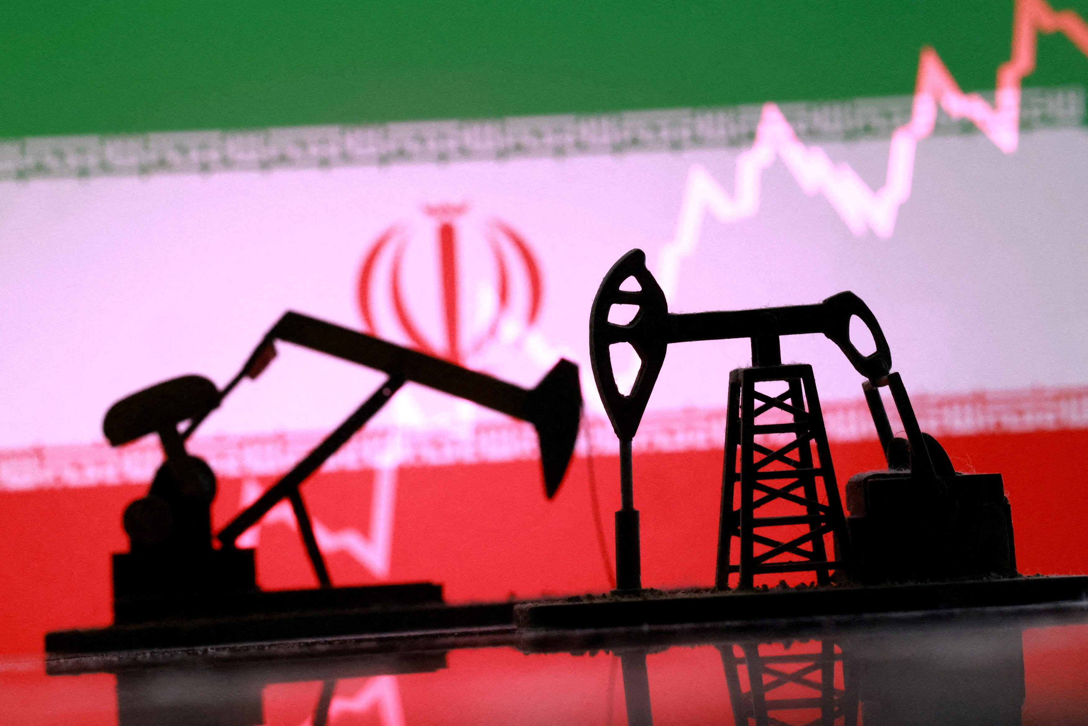 Irã intensifica ataques a bases dos EUA no Golfo; tensões por Estreito de Ormuz elevam preços do petróleo