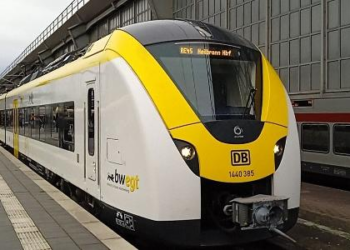 Mãe salva filha segundos antes de morrer atropelada por trem na Alemanha