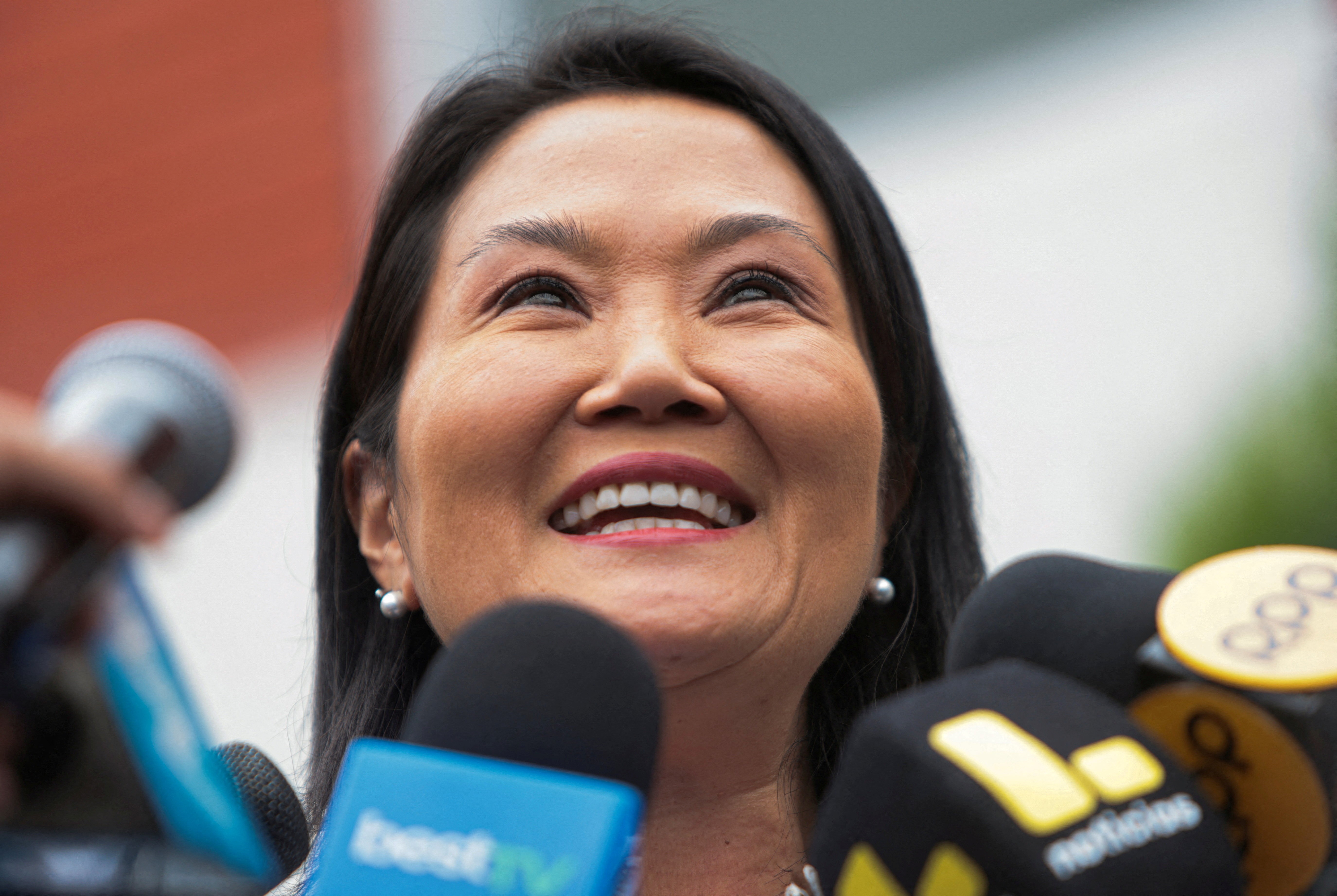 Keiko Fujimori propõe 'reconciliação' após década de instabilidade política no Peru