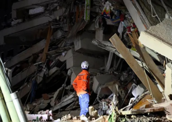 Quanto tempo uma pessoa pode sobreviver sob os escombros após um terremoto?