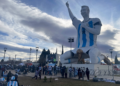 Em cidade com estátua de Messi de 26 metros, argentinos celebram classificação para a final da Copa