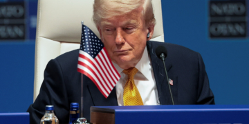 Operador de teleprompter da Casa Branca é acusado de faturar mais de R$ 500 mil em apostas sobre os discursos de Trump