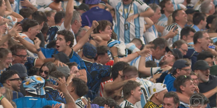 Torcedores argentinos esgotam voos para os EUA para a final da Copa do Mundo contra a Espanha