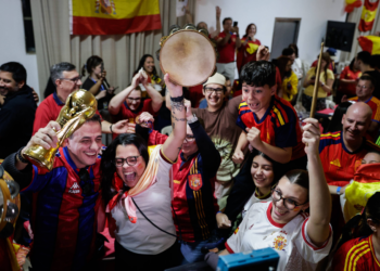 Em SP, tensão prende torcida da Espanha às cadeiras em transmissão da final da Copa