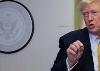 Trump diz que EUA golpeia 'fortemente' o Irã para honrar americanos mortos