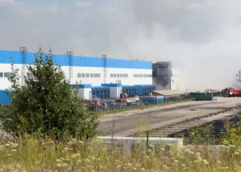 Ucrânia lança mais de 400 drones contra Moscou, deixa 10 feridos e incendeia polo industrial