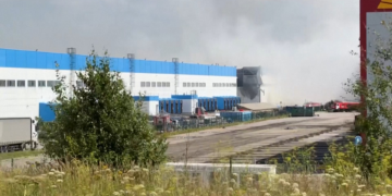 Ucrânia lança mais de 400 drones contra Moscou, deixa 10 feridos e incendeia polo industrial