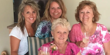 'Happy hour das avós': mulher de 82 anos consegue mudança em lei americana para beber em casa de repouso