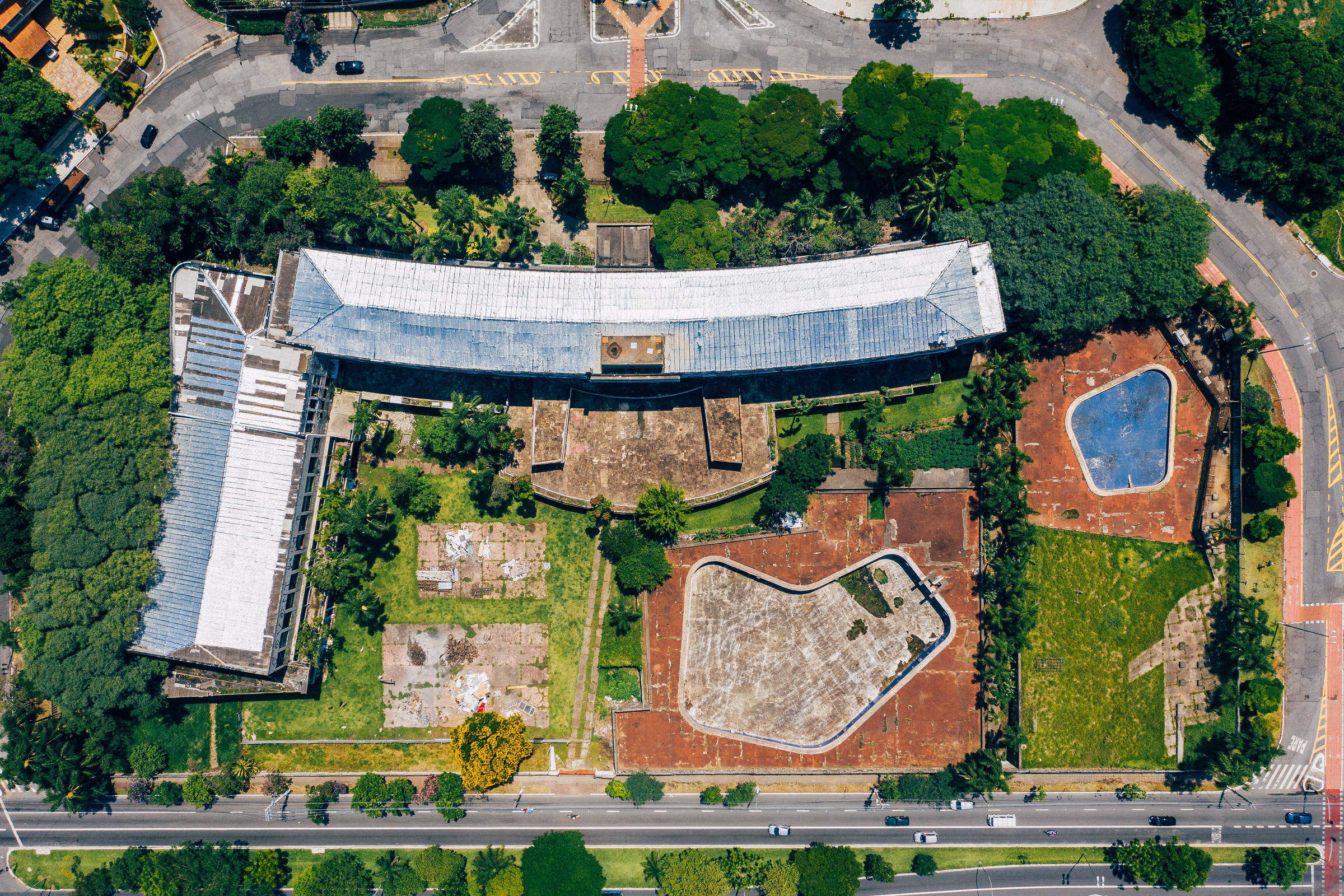 Joia brutalista projetada por Vilanova Artigas está abandonada