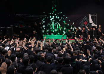 Funeral de Ali Khamenei começa no Irã 4 meses após morte em ataque de EUA e Israel
