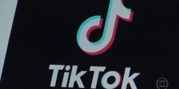 Adolescente acusa redes sociais de causar depressão; TikTok fecha acordo antes do julgamento