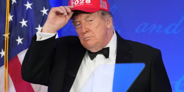 Tribunal dos EUA impede Trump de aplicar ordem que dificulta voto pelo correio em 23 estados
