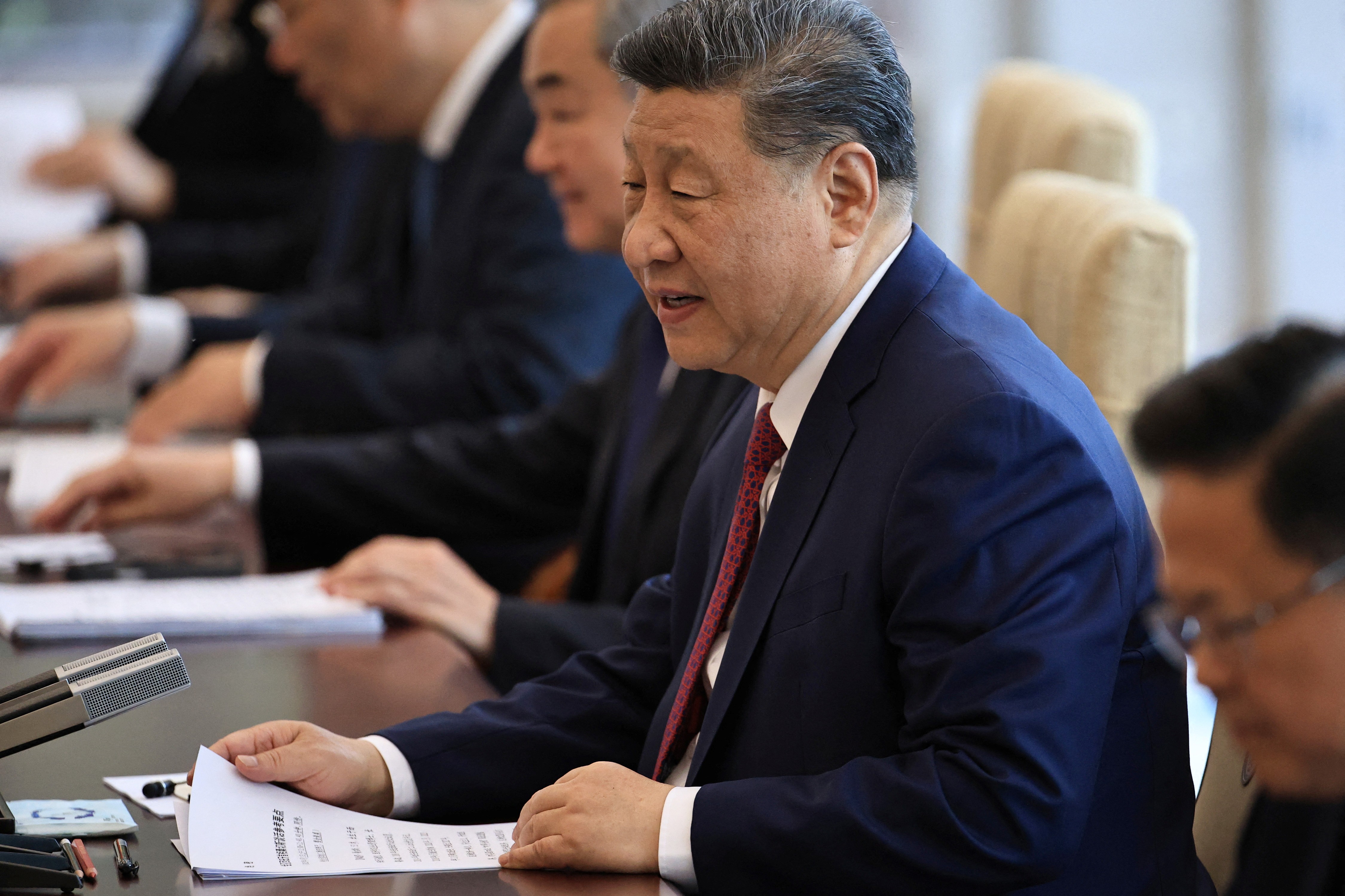 China critica tarifas dos EUA e reforça apoio ao Brasil contra o que chama de interferência externa