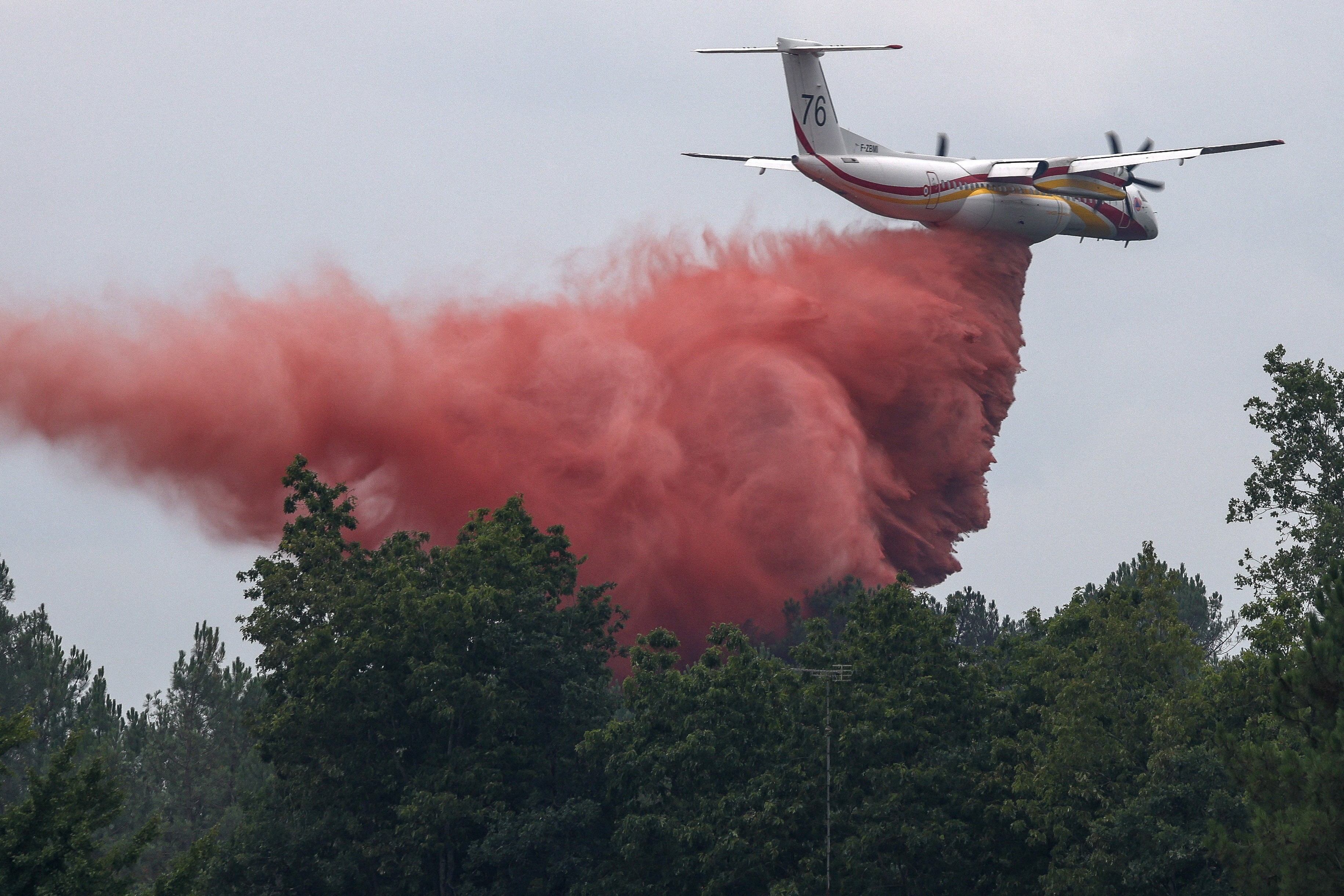 Incêndio devastador na França e na Espanha: fortes ventos aumentam e espalham chamas