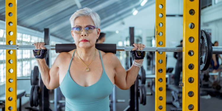 Musculação reverte sinais de envelhecimento cardíaco em idosas, sugere estudo