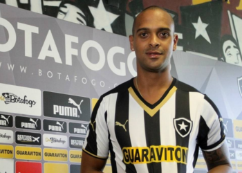Tássio, ex-jogador do Botafogo, é uma das vítimas de desabamento de muro no Rio