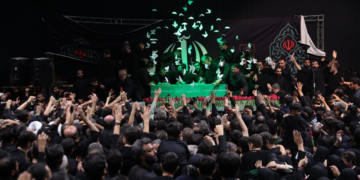 Teerã vira fortaleza para funeral de Ali Khamenei 4 meses após morte em ataques de Israel e EUA