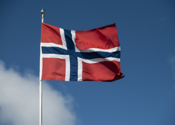 Economia do paradoxo: Noruega ficou rica com o petróleo e hoje lidera a transição para a energia limpa