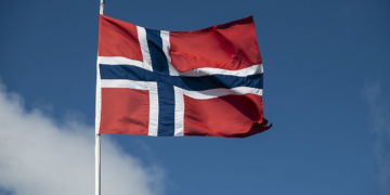 Economia do paradoxo: Noruega ficou rica com o petróleo e hoje lidera a transição para a energia limpa