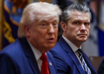 Trump e secretário de Guerra batem boca por falta de mísseis e frustração com conflito no Irã, diz jornal