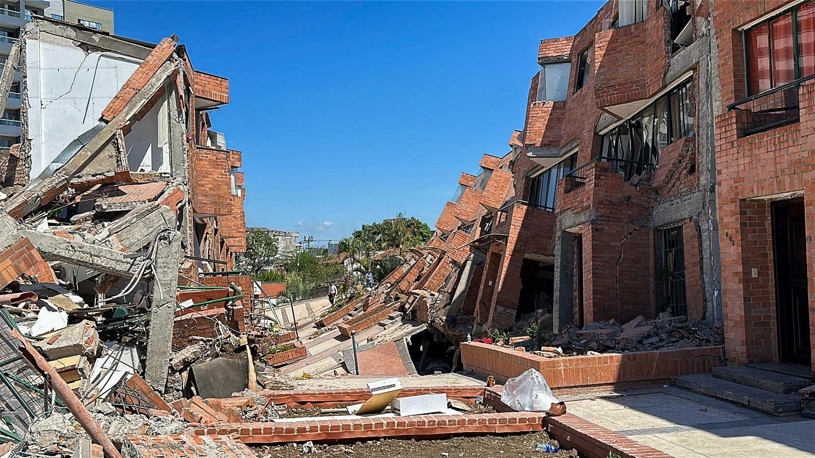 'Se tivesse durado mais 5 segundos, não teria sobrado nada': colombiano relata terremoto que matou mais de 100