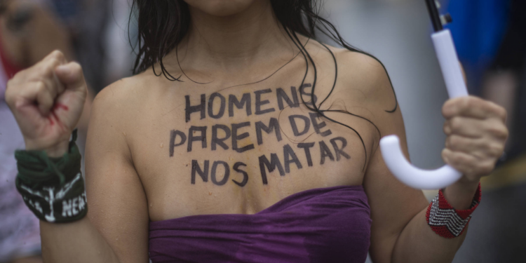 Comissão da Câmara aperta Lei Maria da Penha e prevê 24h para juiz analisar violação à medida protetiva