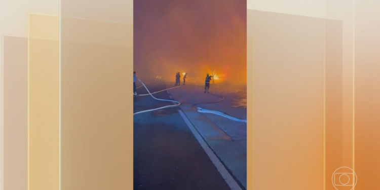 Incêndios florestais se espalham pela Europa em meio a onda de calor e obrigam retirada de moradores e turistas; FOTOS