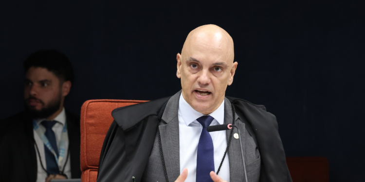 Governo dos EUA discute novas sanções contra Alexandre de Moraes, diz jornal
