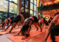 Hot, naked, yin e force flow: conheça diferentes modalidades de ioga