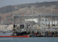 'Fronteira no mar': VÍDEO mostra momento em que Espanha implanta barreira marítima em Ceuta