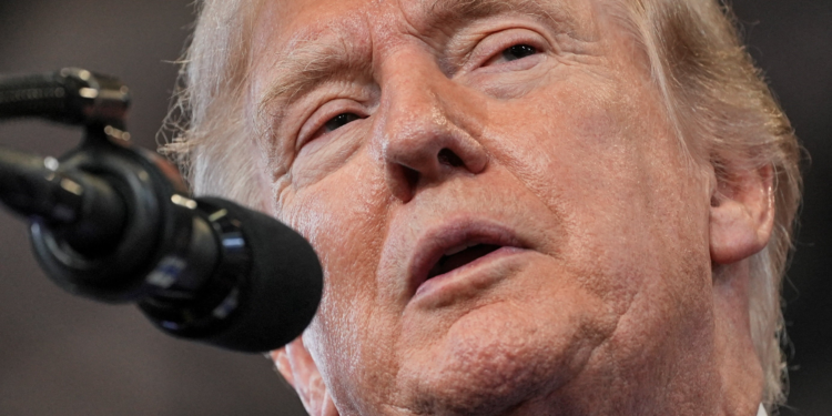 Ministro das relações exteriores do Irã diz que 'Dia D econômico' de Trump trará 'mais derrota' aos EUA