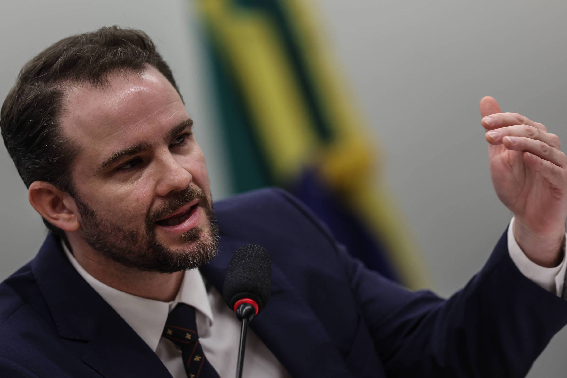 Proposta de Flávio Bolsonaro para as contas públicas é 'balela', diz Durigan