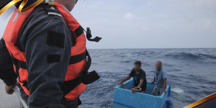 VÍDEO: Pescadores são resgatados após passar 5 dias à deriva no Pacífico dentro de caixa térmica