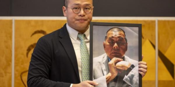 Jimmy Lai, o bilionário preso na China por fundar jornal pró-democracia vira símbolo de liberdade