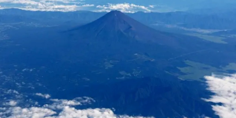 Pai deixa filho de 7 anos sozinho em caminhada no Monte Fuji