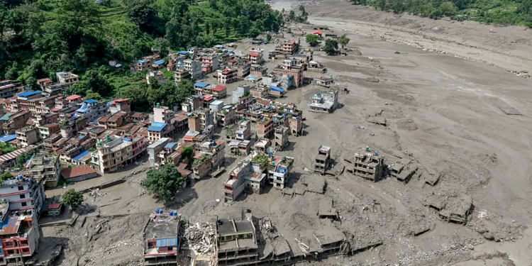 Sobrevoo mostra devastação após enchente sem precedentes entre Nepal e Tibete; veja VÍDEO