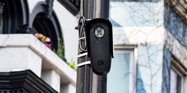 O que são as cameras Flock, acusadas de violação de privacidade nos EUA