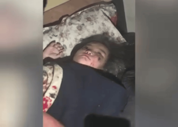 VÍDEO mostra resgate de menina no Nepal dois dias após avalanche destruir casa onde ela estava