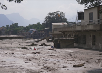 Número de mortos pelas enchentes no Nepal sobe para 734; reconstrução pode custar até R$ 26 bilhões