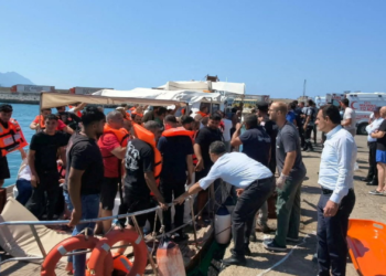 Naufrágio de balsa no norte do Chipre deixa 8 mortos e 17 desaparecidos