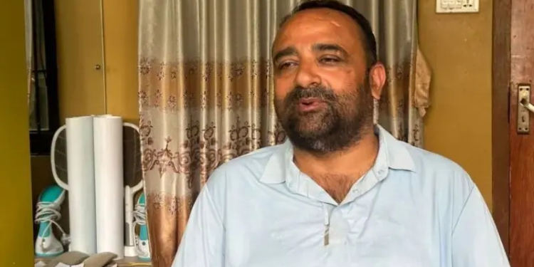 O diretor de escola que salvou 900 estudantes das inundações no Nepal