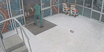 VÍDEO: enfermeiro usa jiu-jítsu para imobilizar paciente agressivo na Austrália