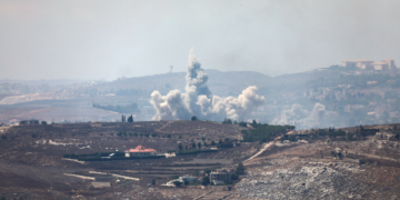 Forças de Israel matam 12 pessoas, incluindo 2 crianças, em ataque aéreo no Líbano