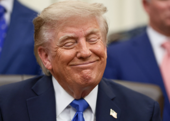 De ‘Golfo da América’ a ‘Estreito de Trump’: relembre as ofensivas do presidente dos EUA para rebatizar lugares e se auto-homenagear