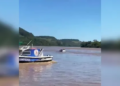 VÍDEO: distraído ao celular, motorista cai com carro de balsa no rio Uruguai no RS