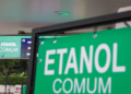 Como o aumento de etanol na gasolina entrou no debate eleitoral entre Lula e Flávio Bolsonaro