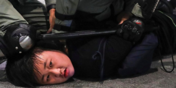 Perseguição a dissidentes: China condena três gerações de ativistas em Hong Kong