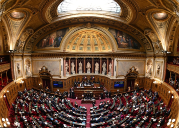 Extrema direita ganha espaço no Senado da França com recorde de cadeiras da história de sigla de Le Pen e aliados